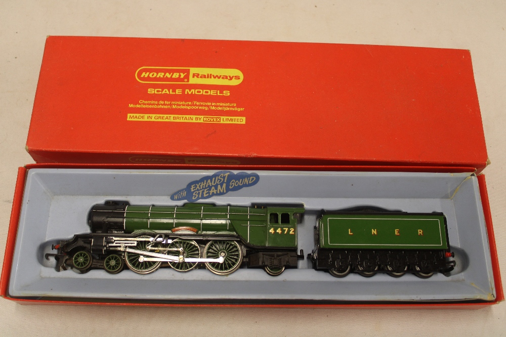 Hornby 00 gauge - R855 LNER Flying Scotsman locomotive and tender,