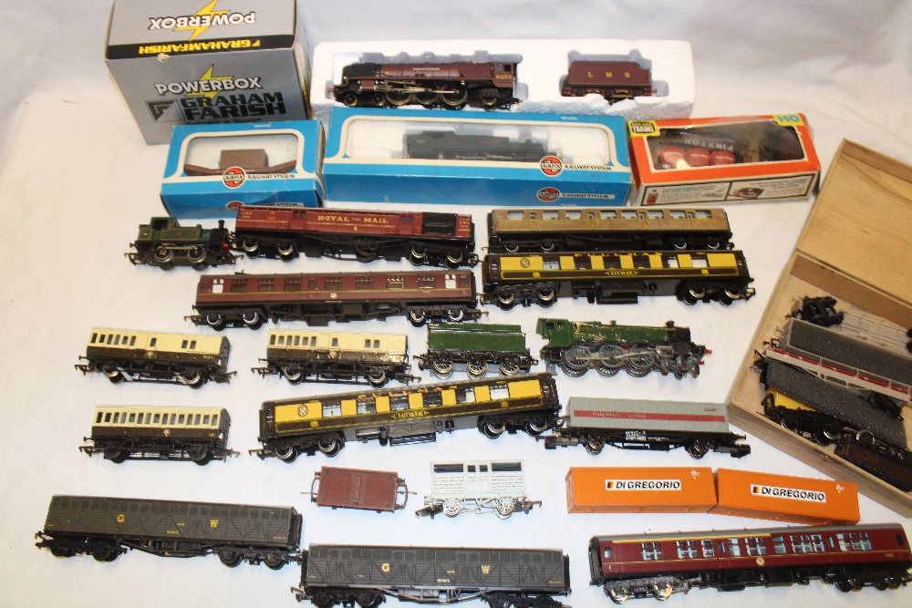 A selection of various 00 gauge railway items including boxed Airfix GWR locomotive,