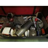 A box of mainly vintage kitchenalia