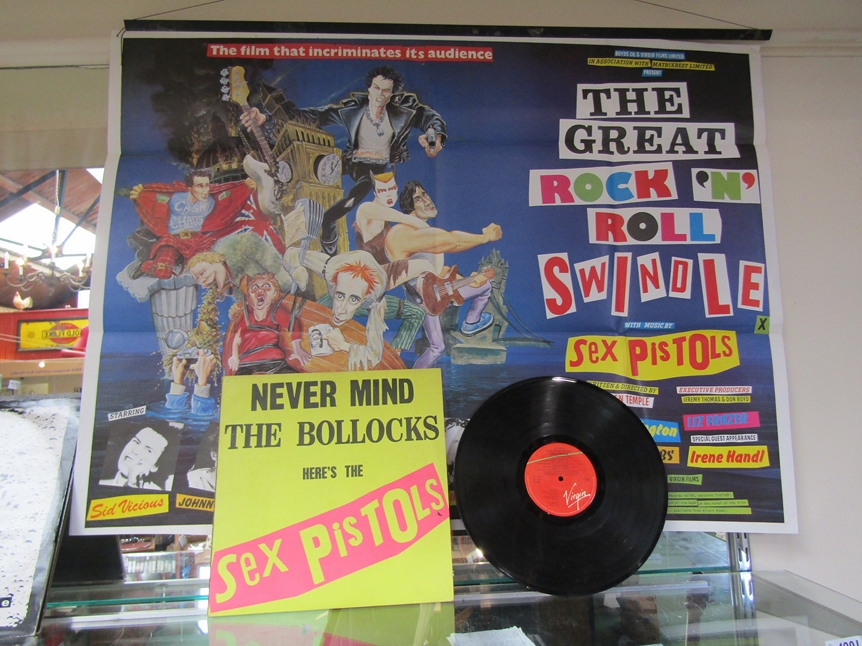 SEX PISTOLS: 'Never Mind The Bollocks Here's The Sex Pistols' LP V2086 A7/B5 (vinyl and sleeve EX)