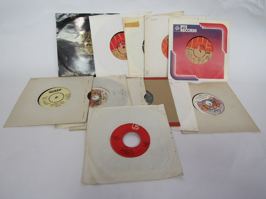 A collection of 7" singles by Queen (12,