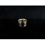 A 9ct gold band.
