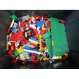 A box of assorted loose Lego (approx.