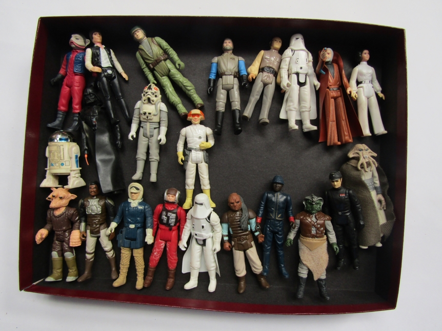 Twenty two loose vintage Star Wars figures
