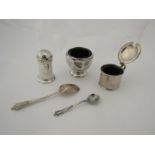 A silver mustard with spoon, pepperette, mustard missing lid and tea spoon, 92g not including liners