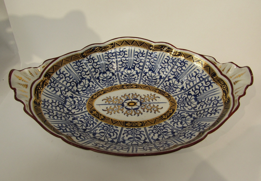 A 19th Century Worcester Royal Lily pattern oval dish, blue pattern on a white ground,