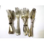 A quantity of Georgian and later dinner and dessert forks (22) 1125g approx