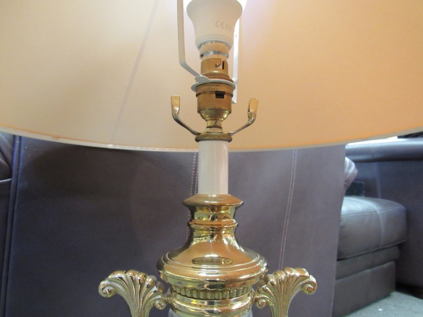A modern brass effect and glass lamp with shade - Image 5 of 5