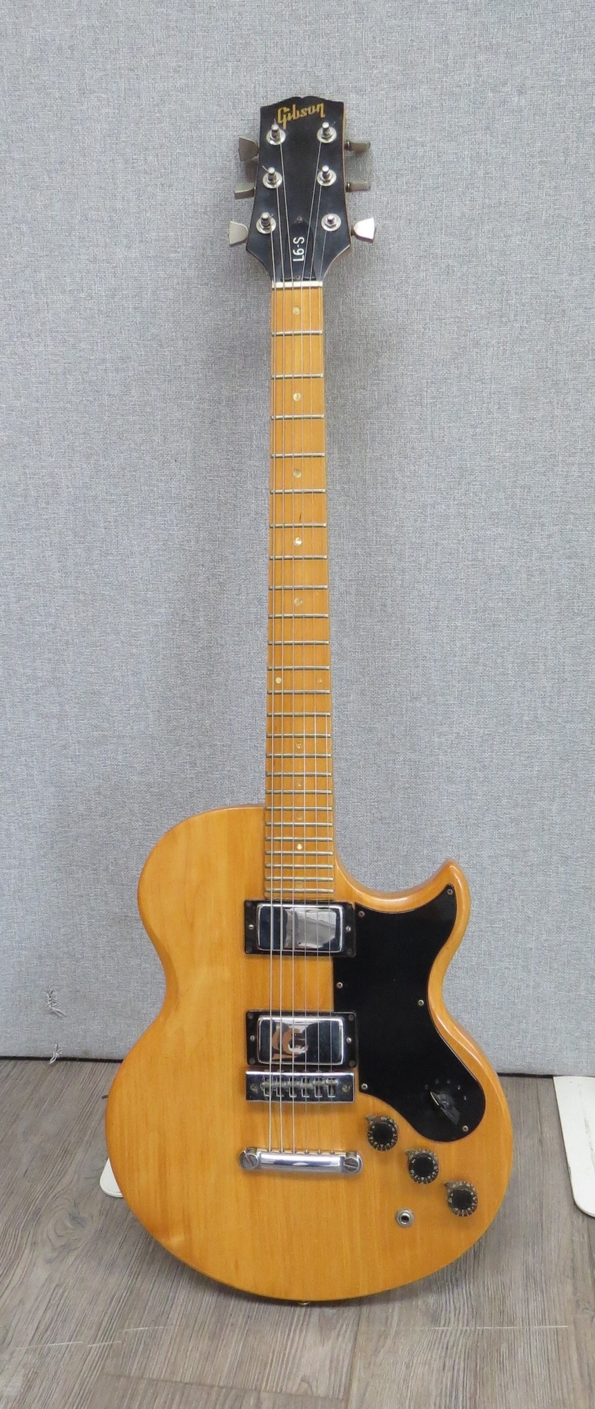 A Gibson L6-S electric guitar with maple body and neck, black pickguard, twin humbucker pickups, - Image 3 of 6