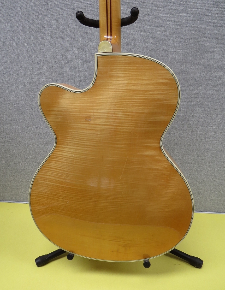 A Hofner President semi-acoustic guitar with natural blonde body, serial 5752 dating to 1959 - Image 5 of 5