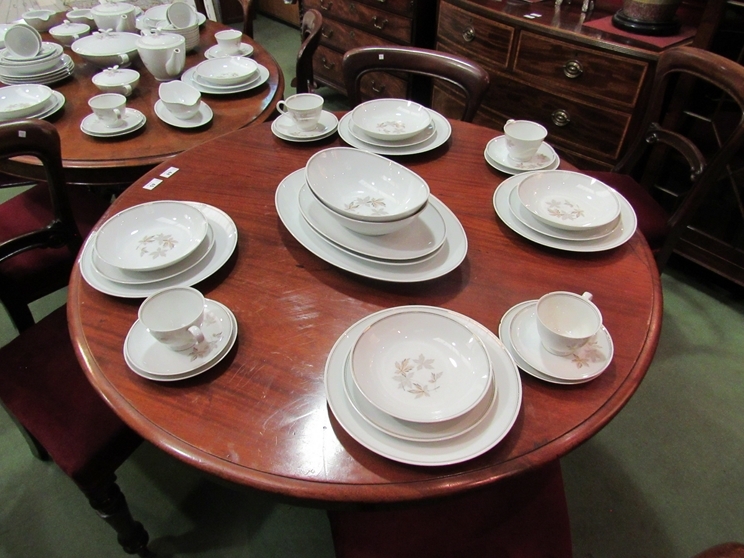 A Noritake 'Autumn Glory' pattern part dinner service - Image 3 of 3