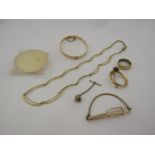 A bag of misc including plated bangle, brooches etc