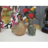 A ceramic Athezza hen (21cm high) and a ceramic cat (made in England) (2)