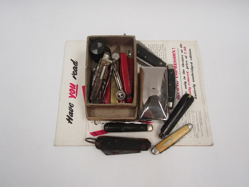 Mixed items including penknives, shaving kit, etc