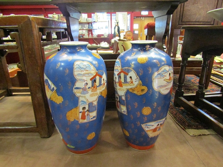 A pair of Chinese export vases, 36cm high