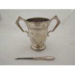 A silver presentation cup with inscribed text 'Lincolnshire Freemasons Golf Competition 1950' 11cm