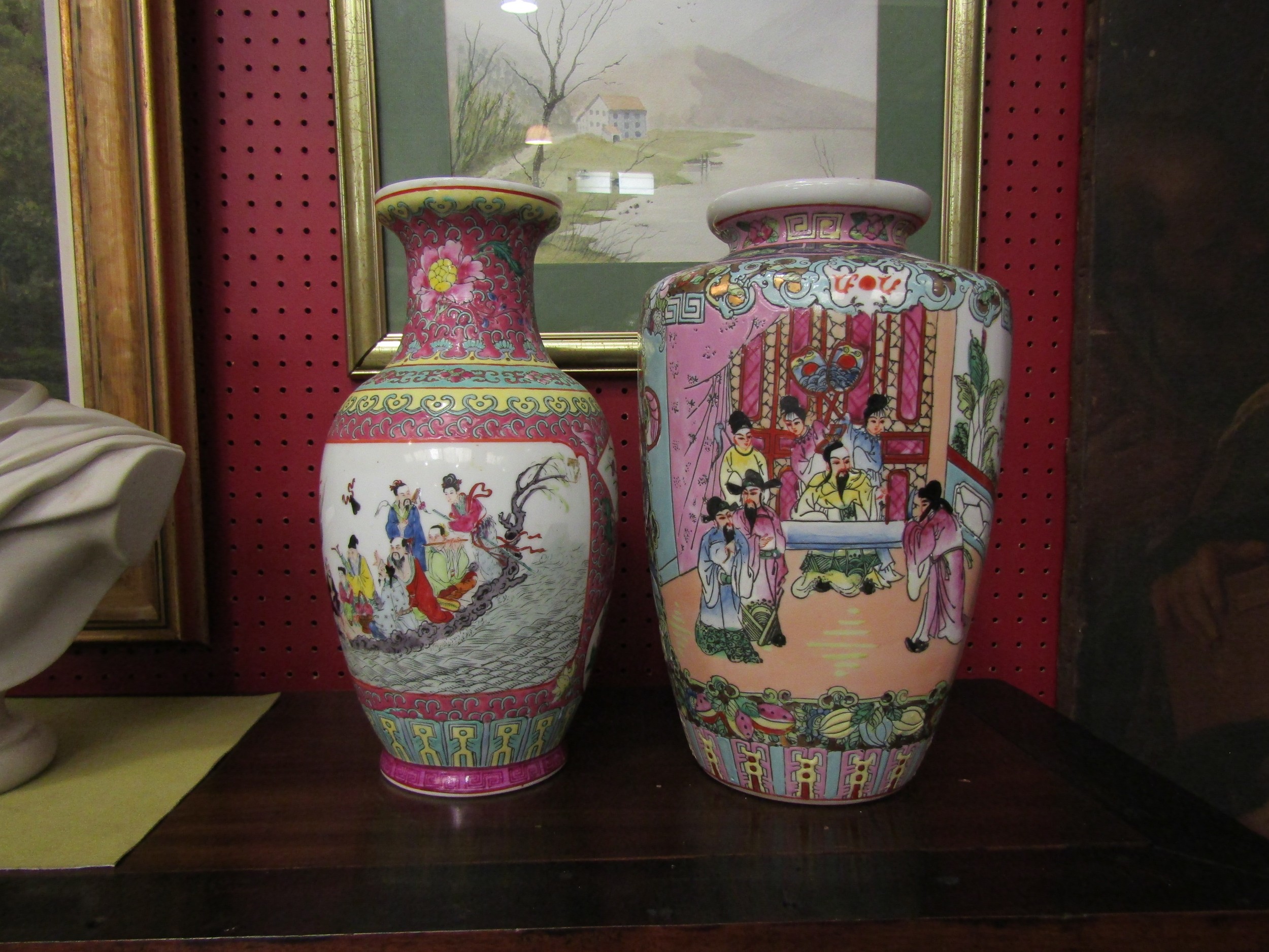 Two 20th Century Oriental decorative vases, approx 31cm and 32cm tall
