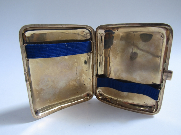 A 9ct gold cigarette case, with engine turned line decoration, vacant cartouche, Chester, 81.2g - Image 3 of 6