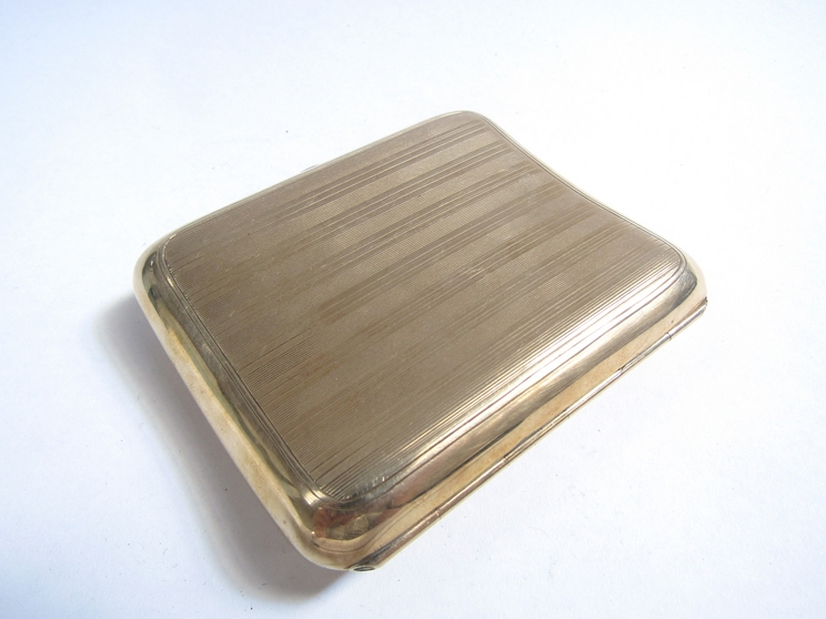 A 9ct gold cigarette case, with engine turned line decoration, vacant cartouche, Chester, 81.2g - Image 6 of 6