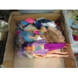 A box of vintage Sindy dolls and clothing, Patch in a Brownie uniform, 1980's dolls with face paints