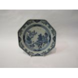 An octagonal Chinese export blue and white plate 22cm in diameter