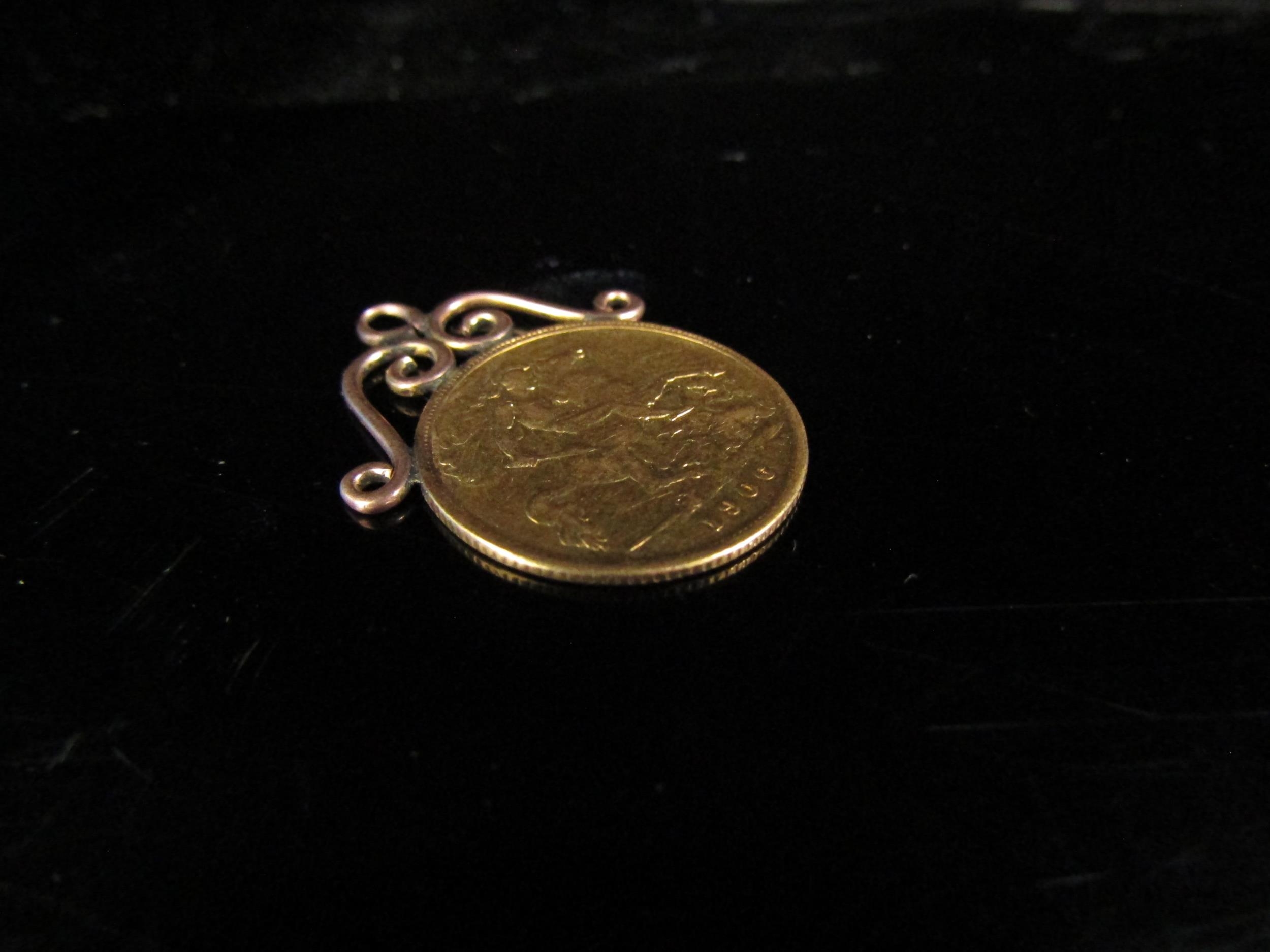 A 1906 gold half sovereign with pendant mount, 4.5g