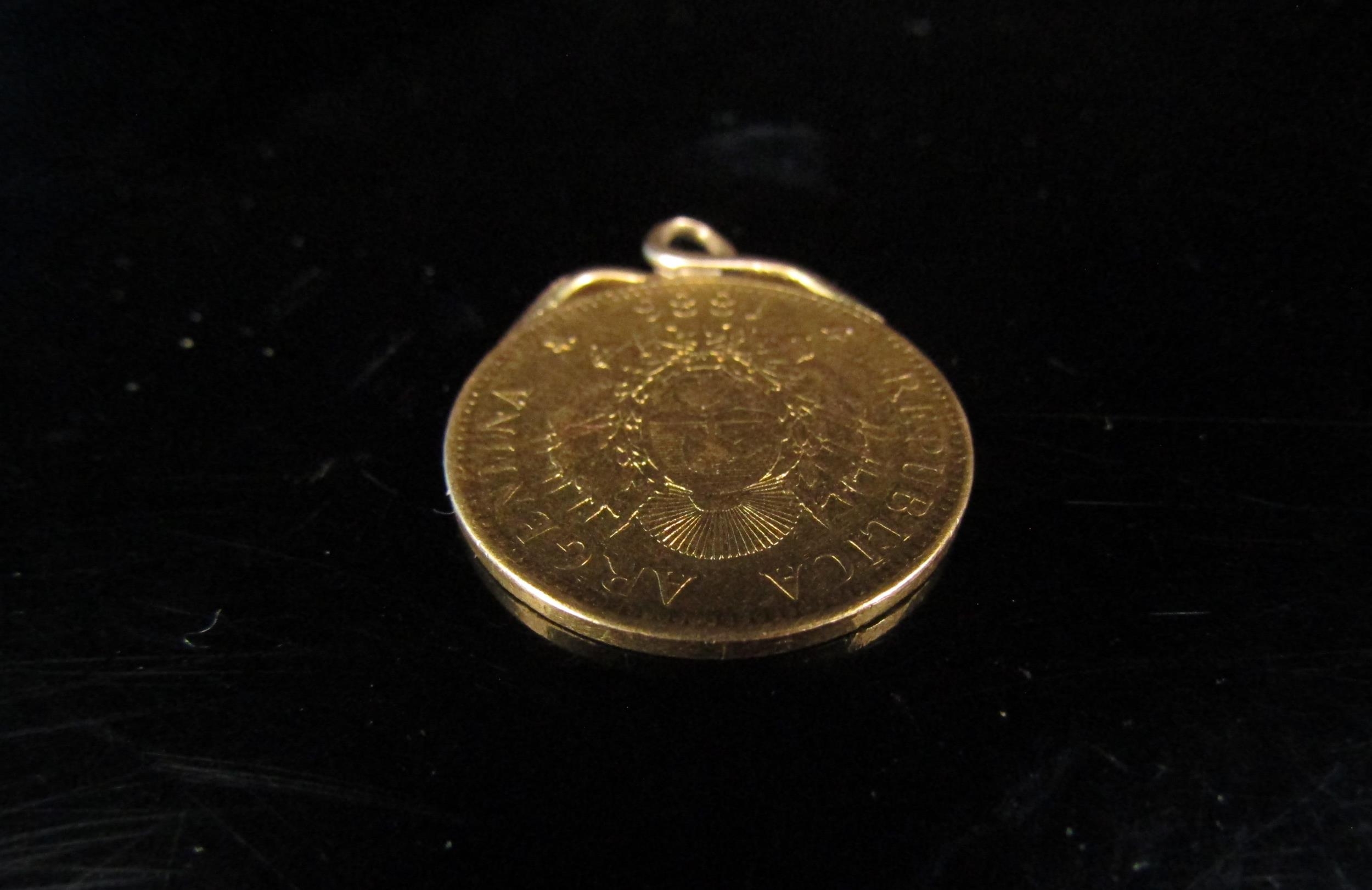 An 1886 gold Argentinian 5 Pesos coin on pendant mount, 8.4g - Image 2 of 2