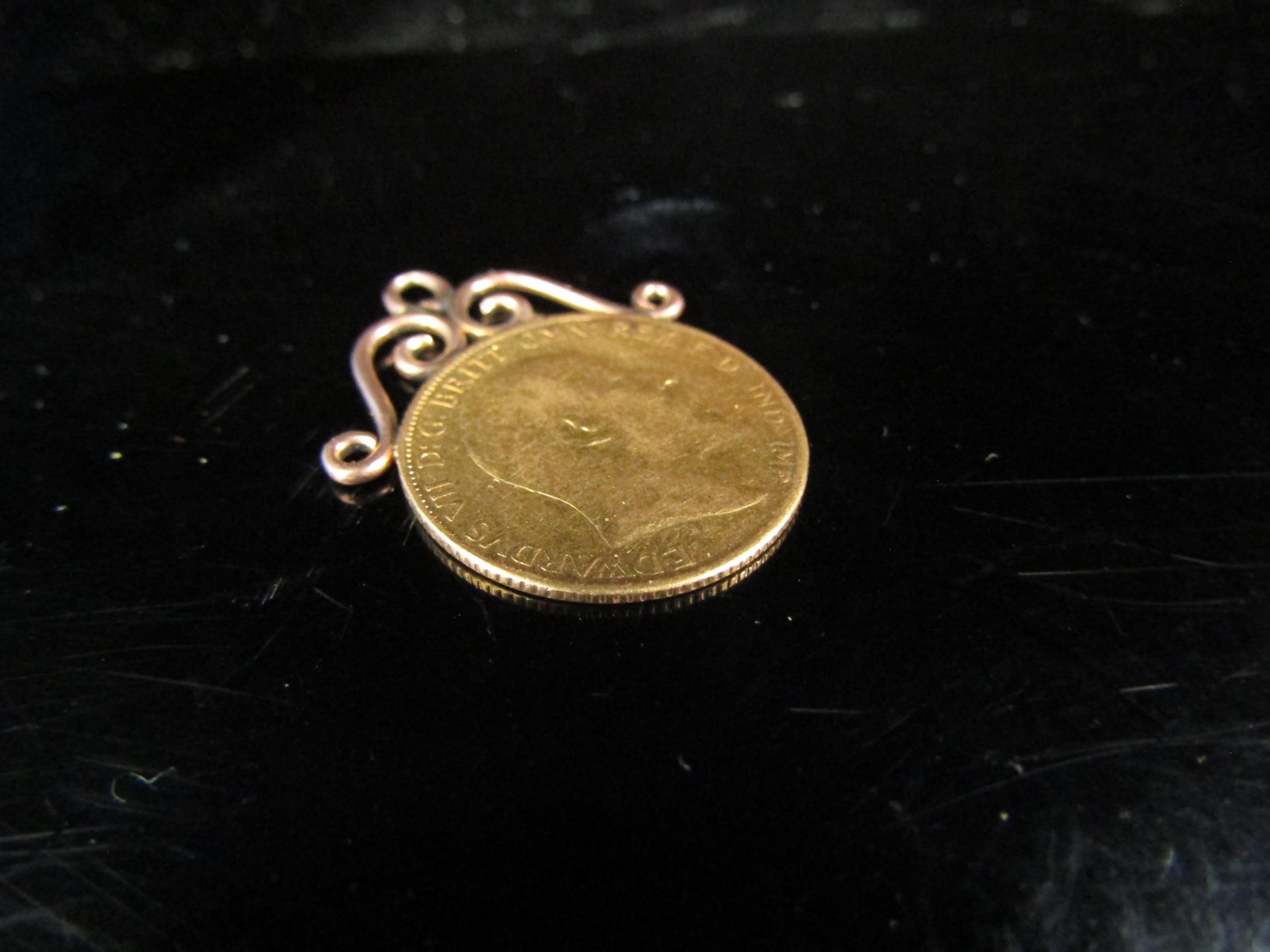 A 1906 gold half sovereign with pendant mount, 4.5g - Image 2 of 2