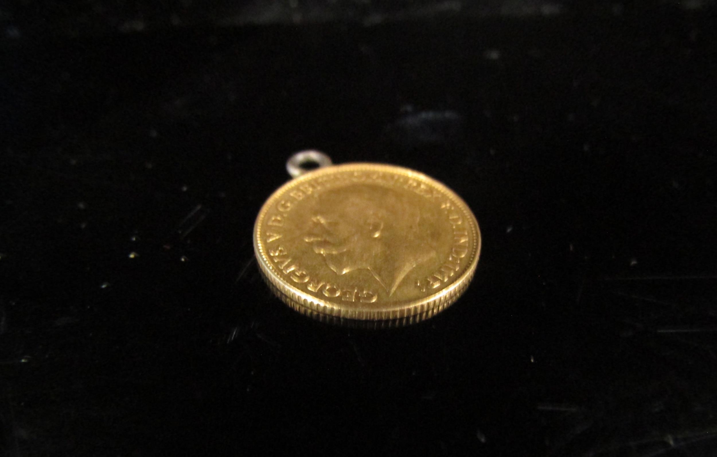 A 1913 gold half sovereign with pendant loop, 4g