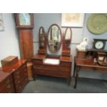 An Edwardian mahogany dressing table with triple oval mirrors. 170cm x 111cm x 50cm