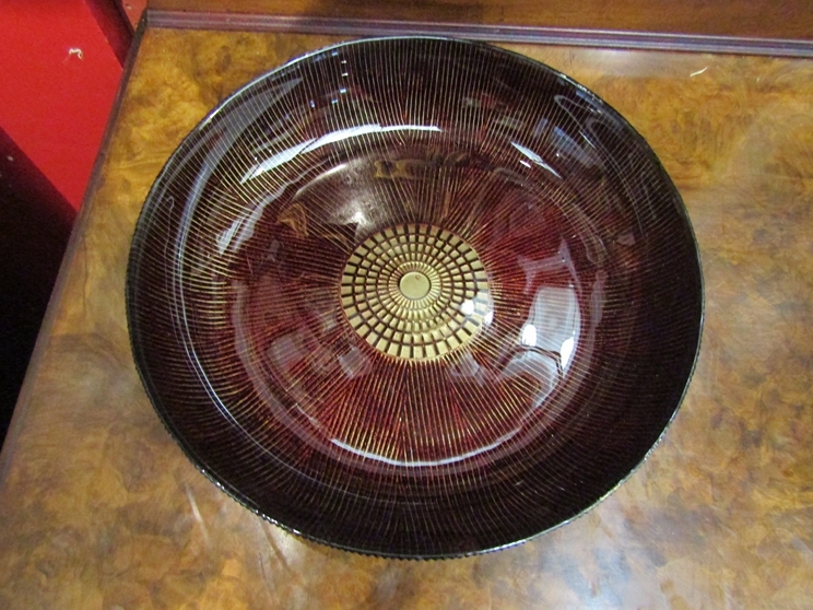 A modern glass fruit bowl with web and line design, 6.5cm tall x 32cm diameter