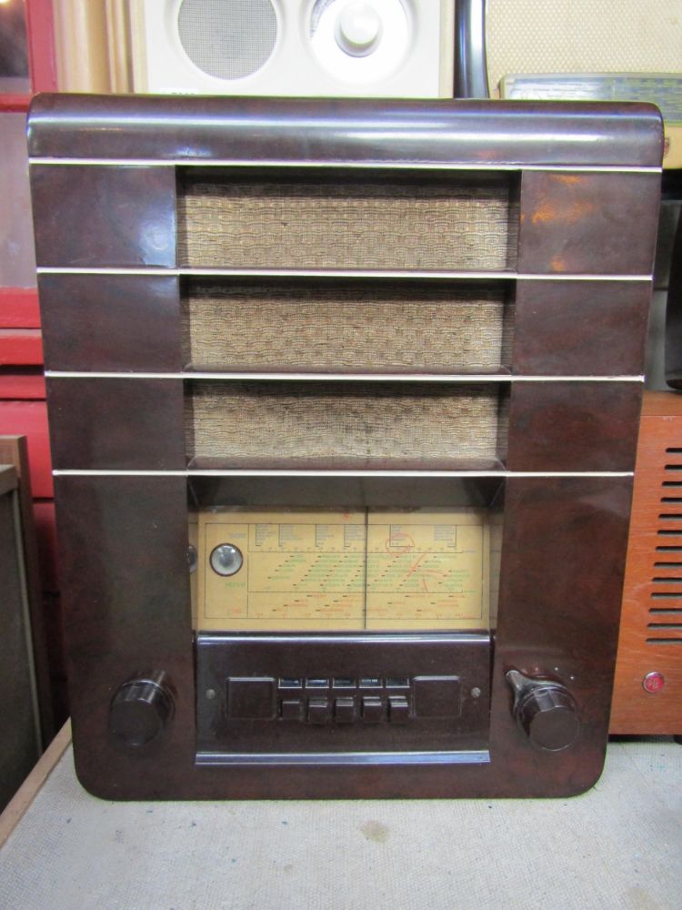 The Richard Allan Collection of Vintage Radios & Electrical Instruments