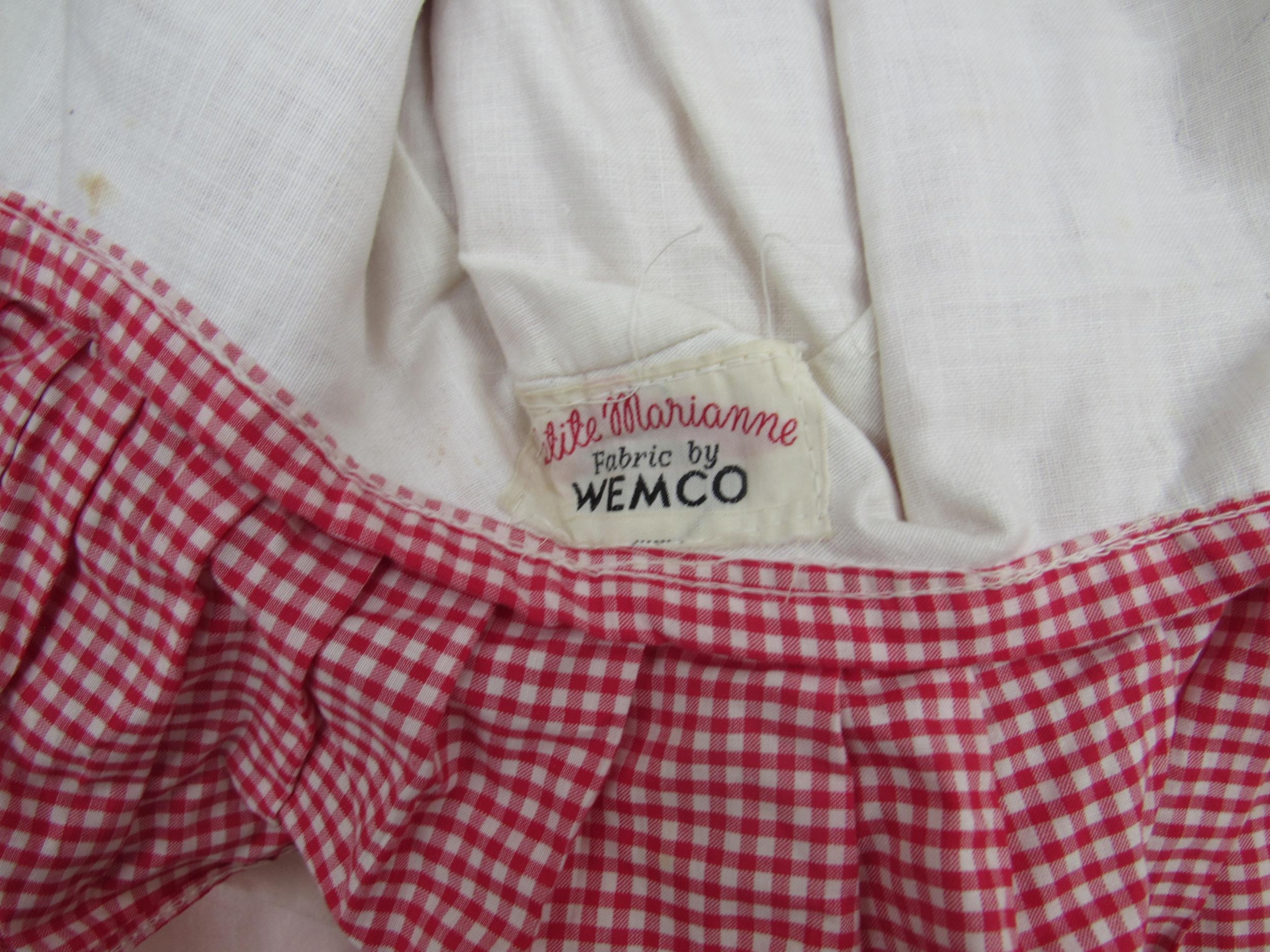 A selection of vintage baby's clothing - Image 2 of 2