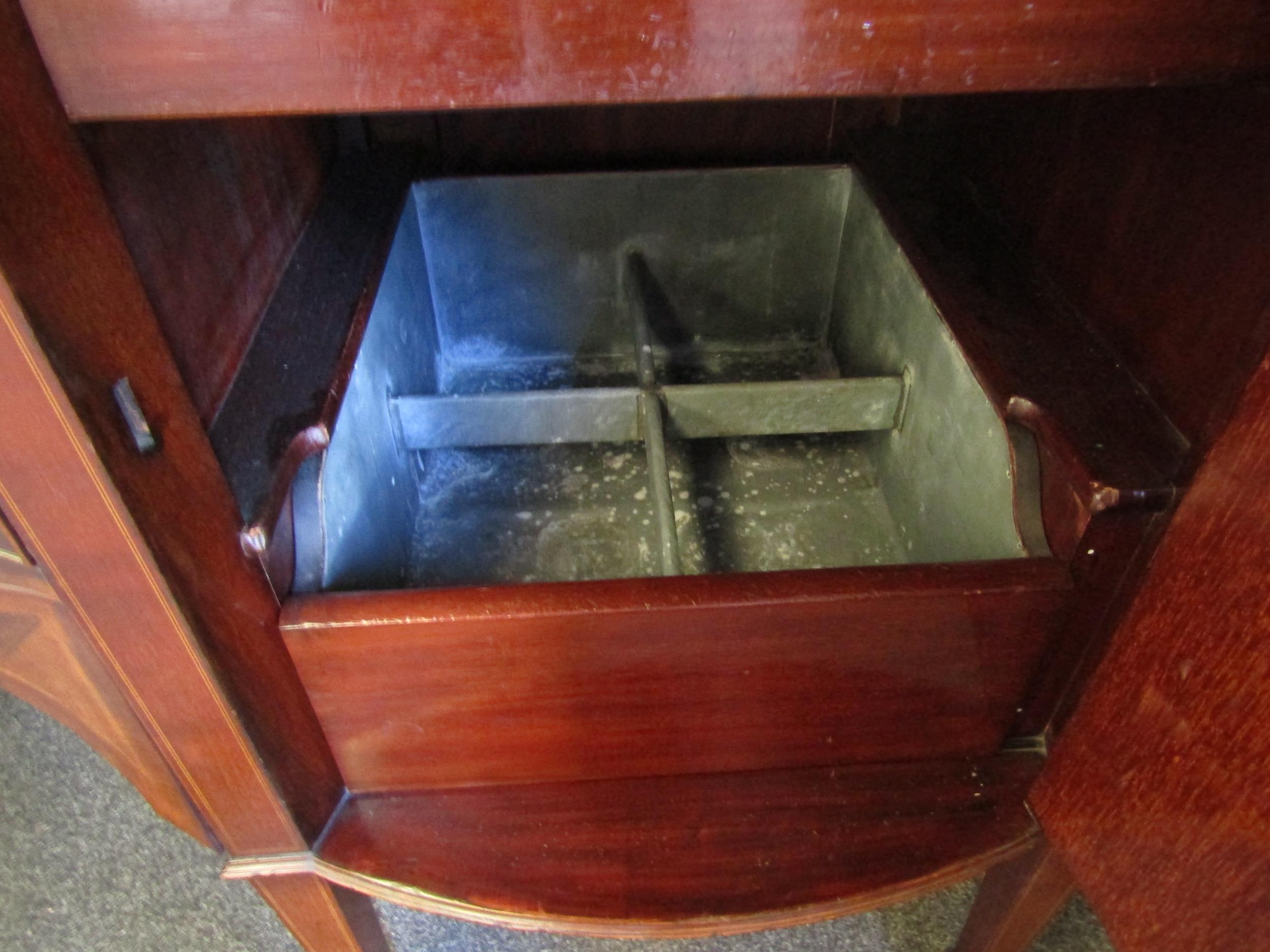 An Edwardian crossbanded mahogany serpentine fronted sideboard in the 18th Century style (back - Image 2 of 4