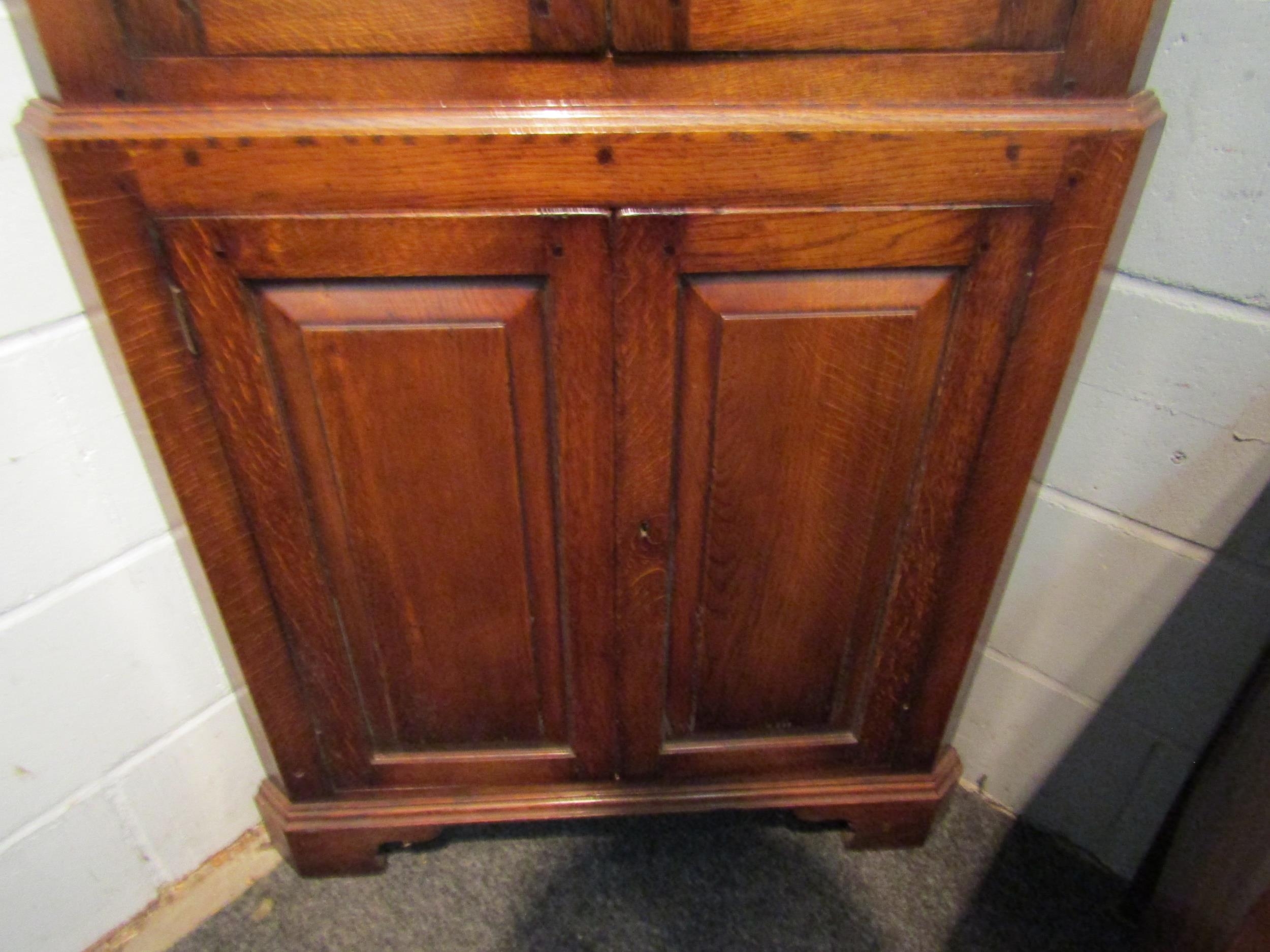 A modern oak glazed corner cabinet with bottom field panel doors. 199cm high x 84cm wide - Image 3 of 4