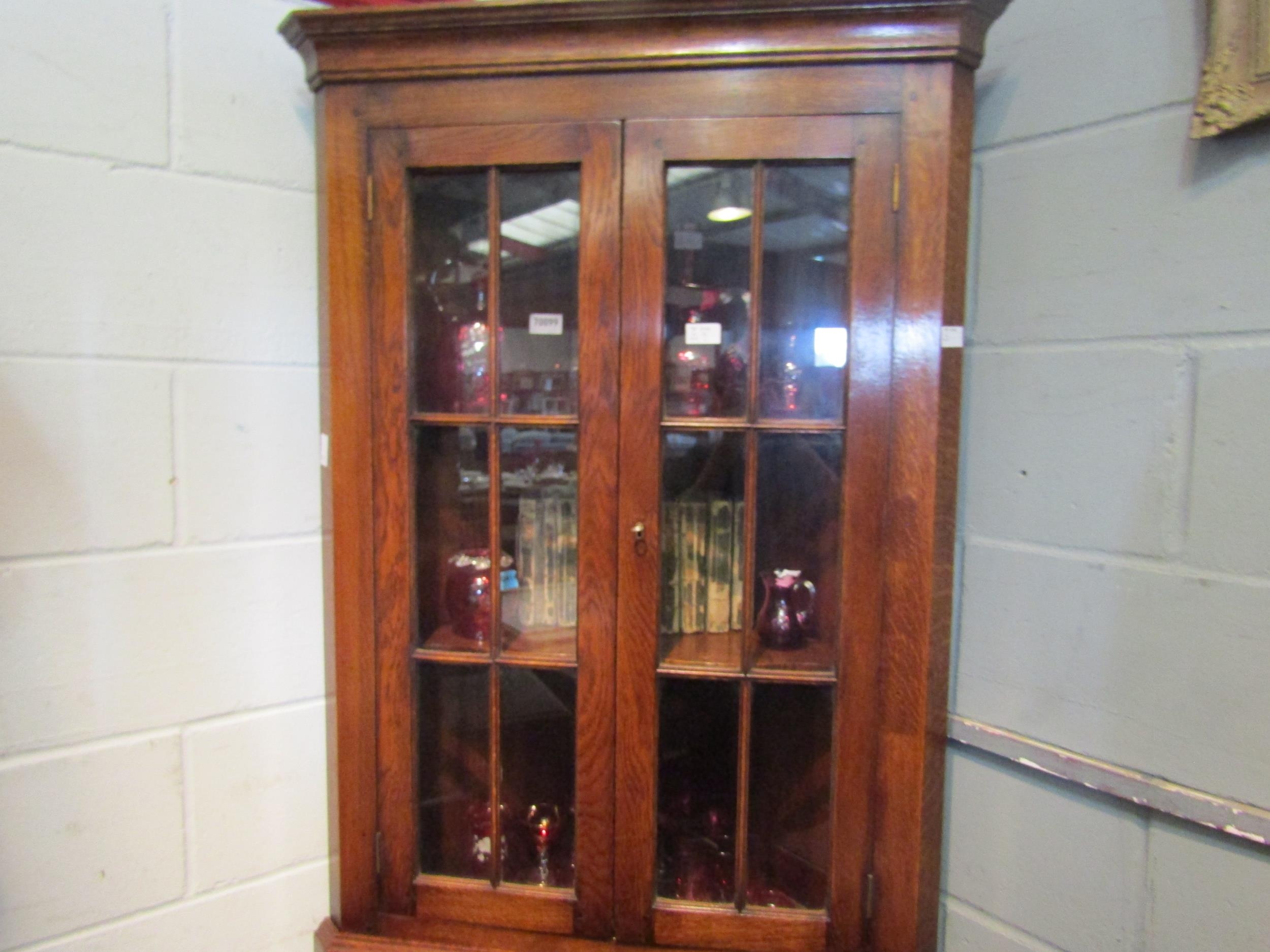 A modern oak glazed corner cabinet with bottom field panel doors. 199cm high x 84cm wide - Image 2 of 4