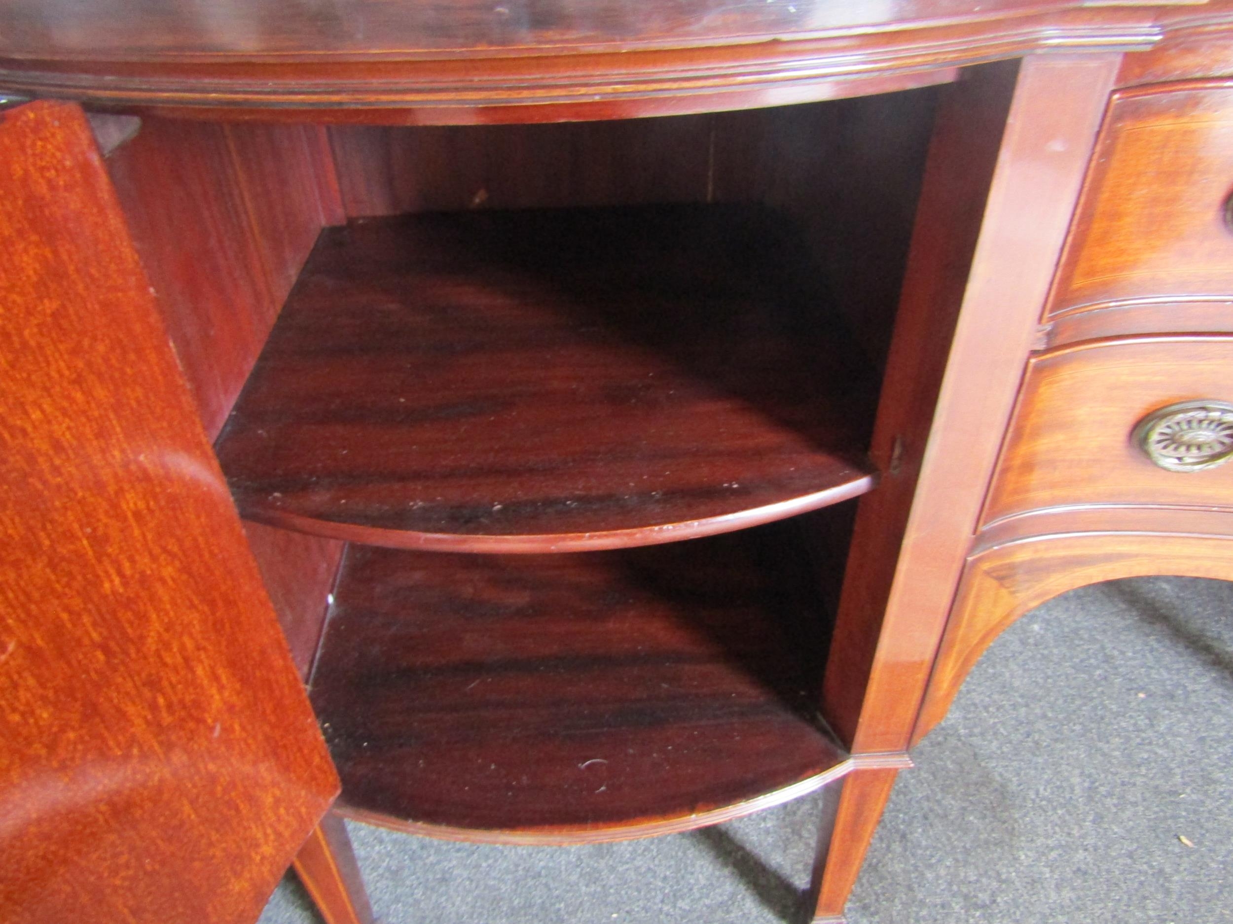 An Edwardian crossbanded mahogany serpentine fronted sideboard in the 18th Century style (back - Image 4 of 4