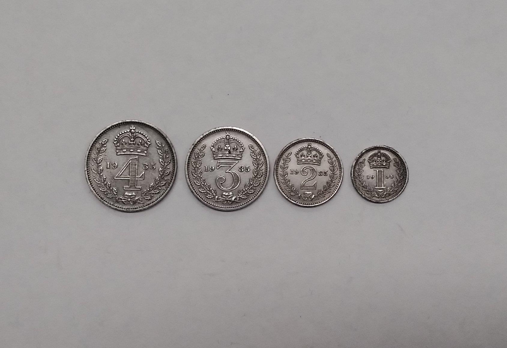 A George V (1910-1936) 1935 Maundy set in a modern Coincraft case - Image 2 of 2