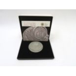 A Royal Mint 2009 silver medal designed by Emma Noble with protrait of Elizabeth I, 65mm, 155.517g