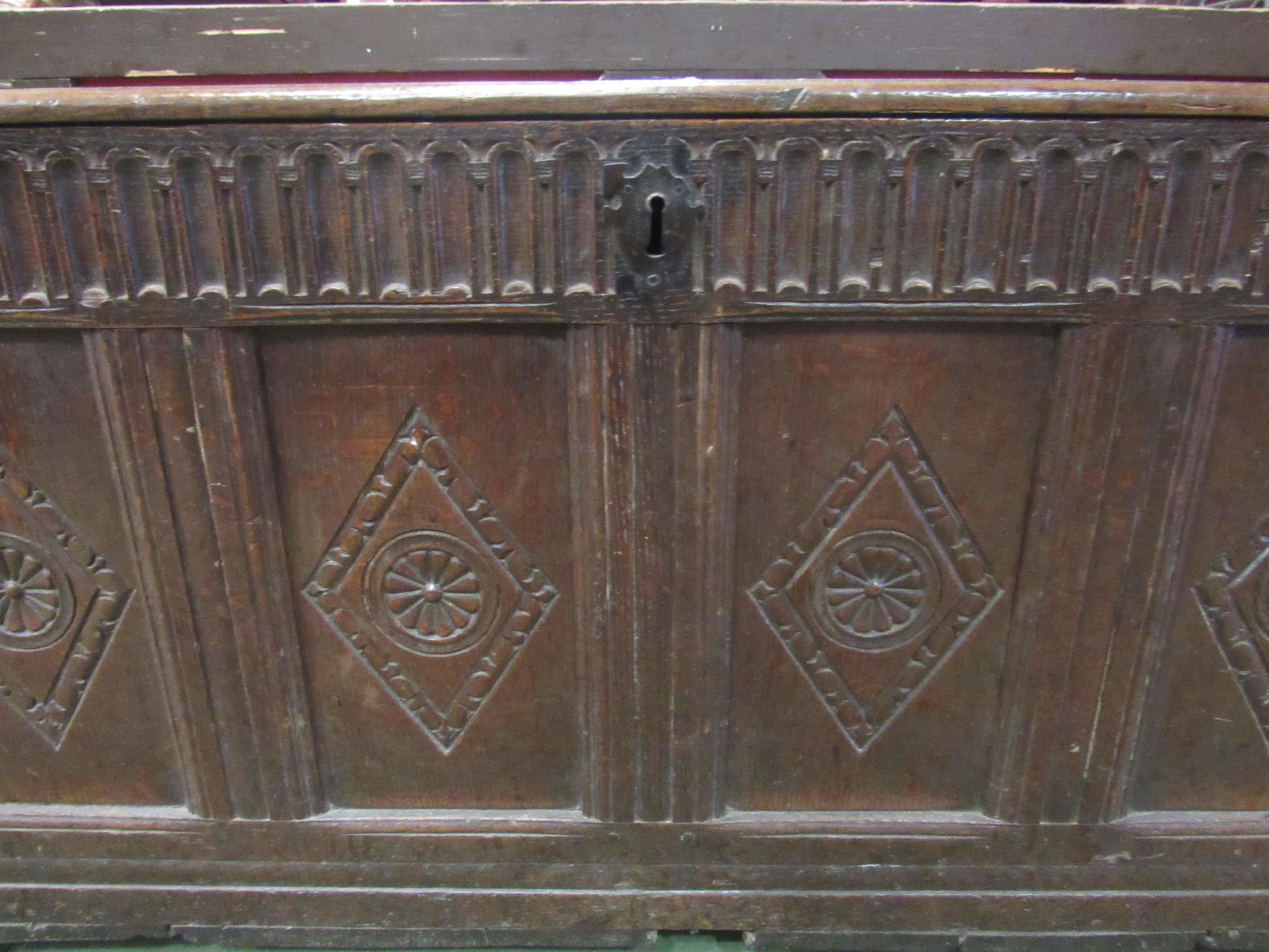 A four panel carved oak coffer, 63cm high x 130cm x 57cm - Bild 5 aus 7