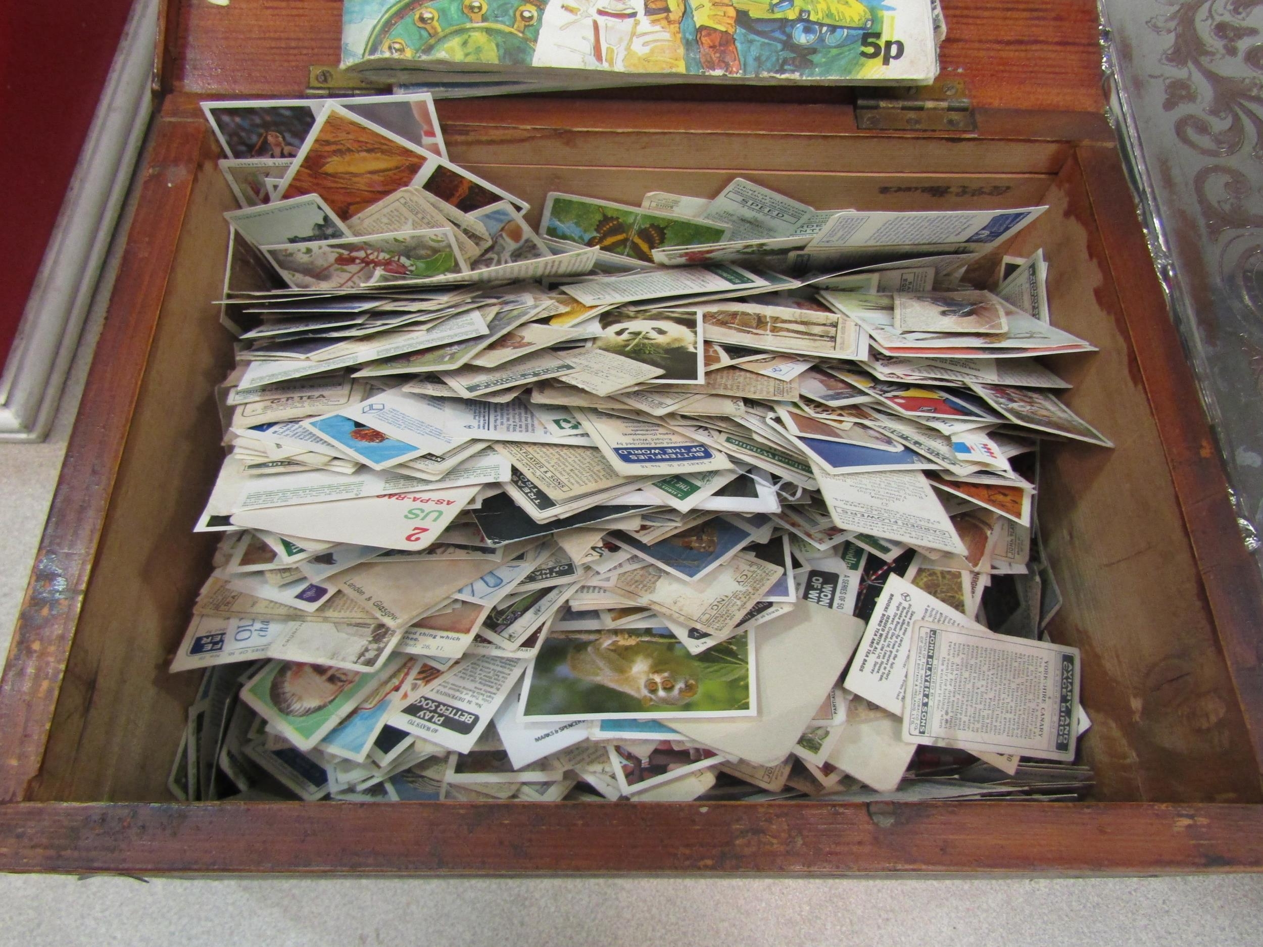 A small chest containing a quantity of cigarette and picture cards including Brooke Bond and Players - Image 4 of 4