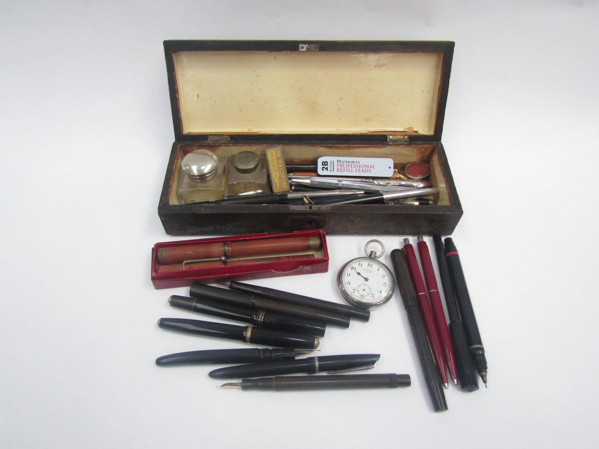 A collection of fountain pens to include 14ct gold nibbed examples, De la Rue (a/f), etc