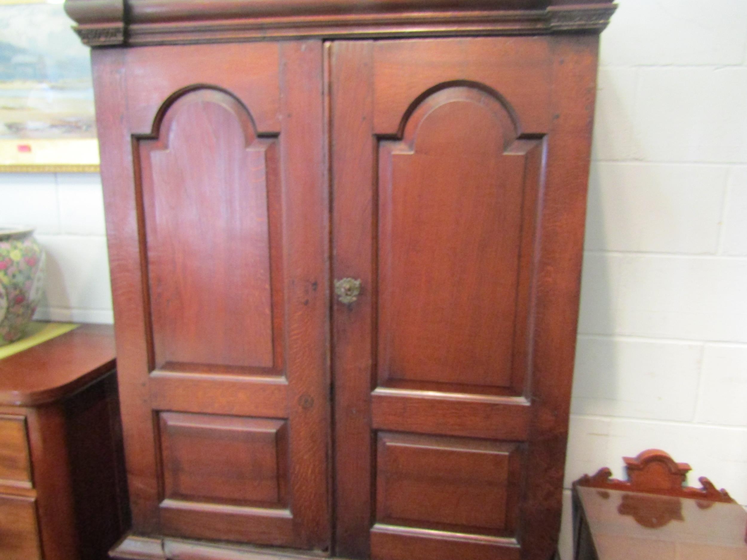 An early to mid 18th Century oak slim two door cupboard over two over two drawer base with swan neck - Bild 2 aus 5