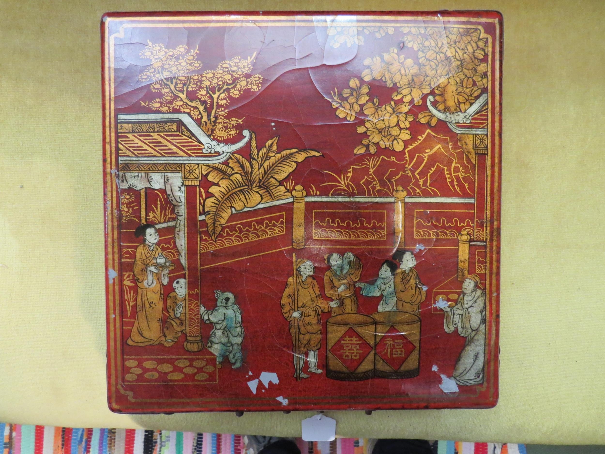 A lacquer box with Oriental design containing a miniature chess set - Image 2 of 4