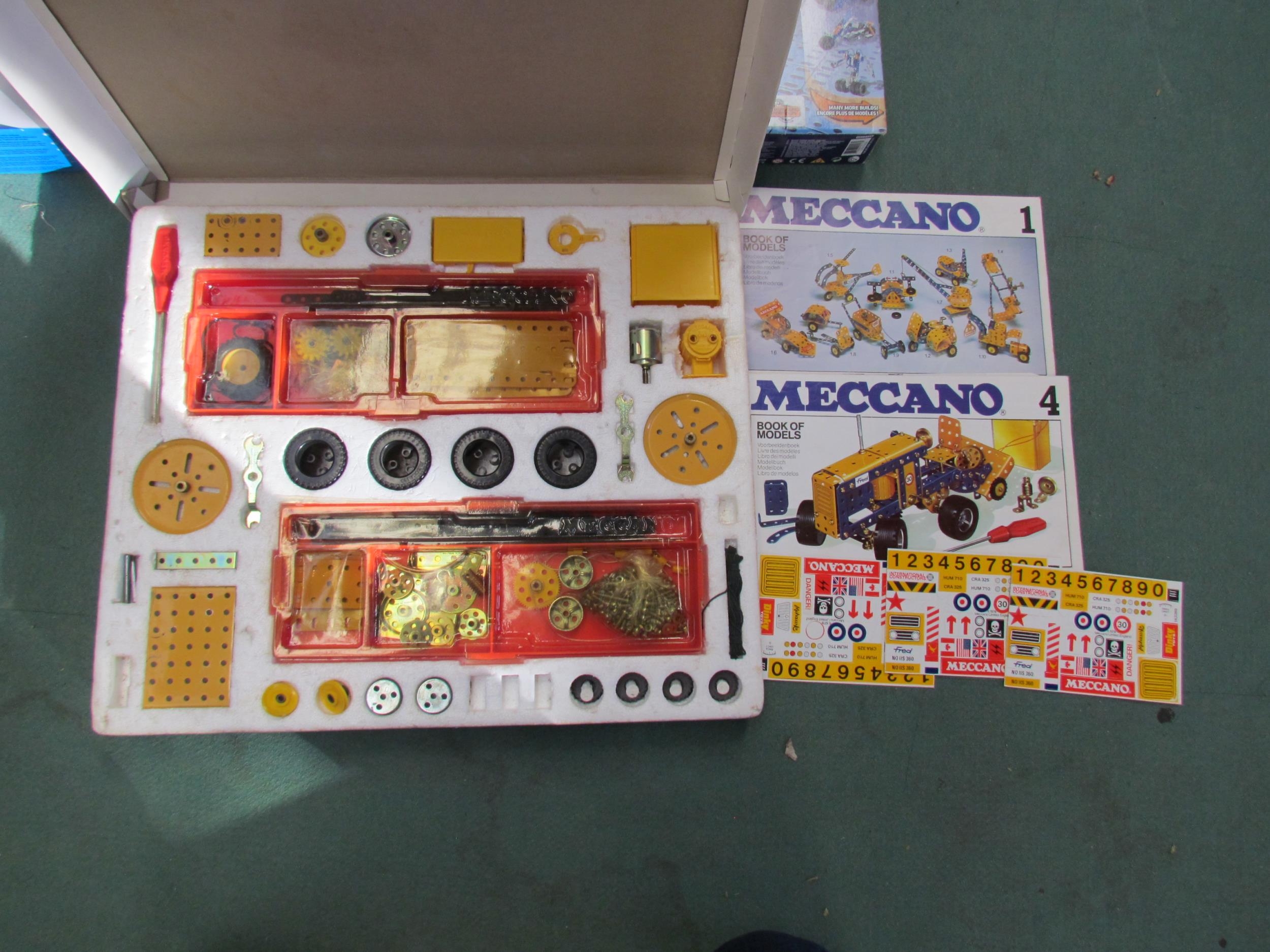 A Meccano Motorized Set 4 together with two Meccano Multimodel sets (3) - Image 2 of 4