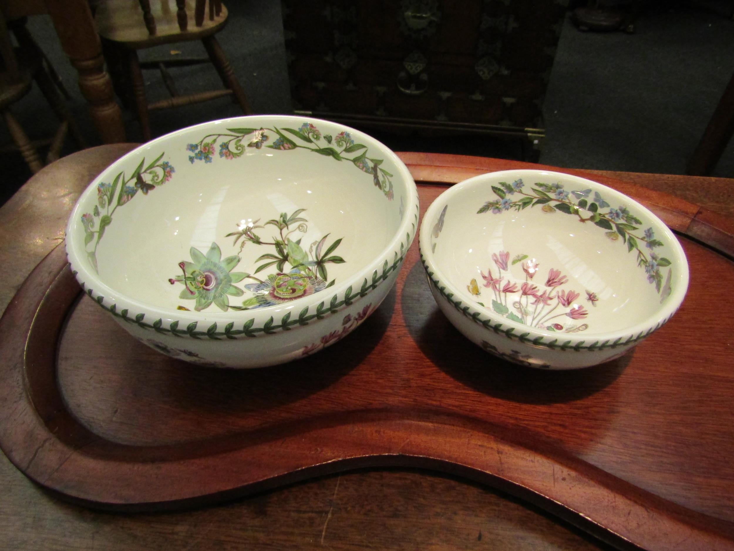 Two Portmerion Botanic Garden fruit bowls, 26cm diameter and 19cm diameter