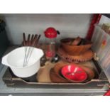 A mixed lot of vintage/retro wares including wood effect bowls, jelly moulds, fondue set and