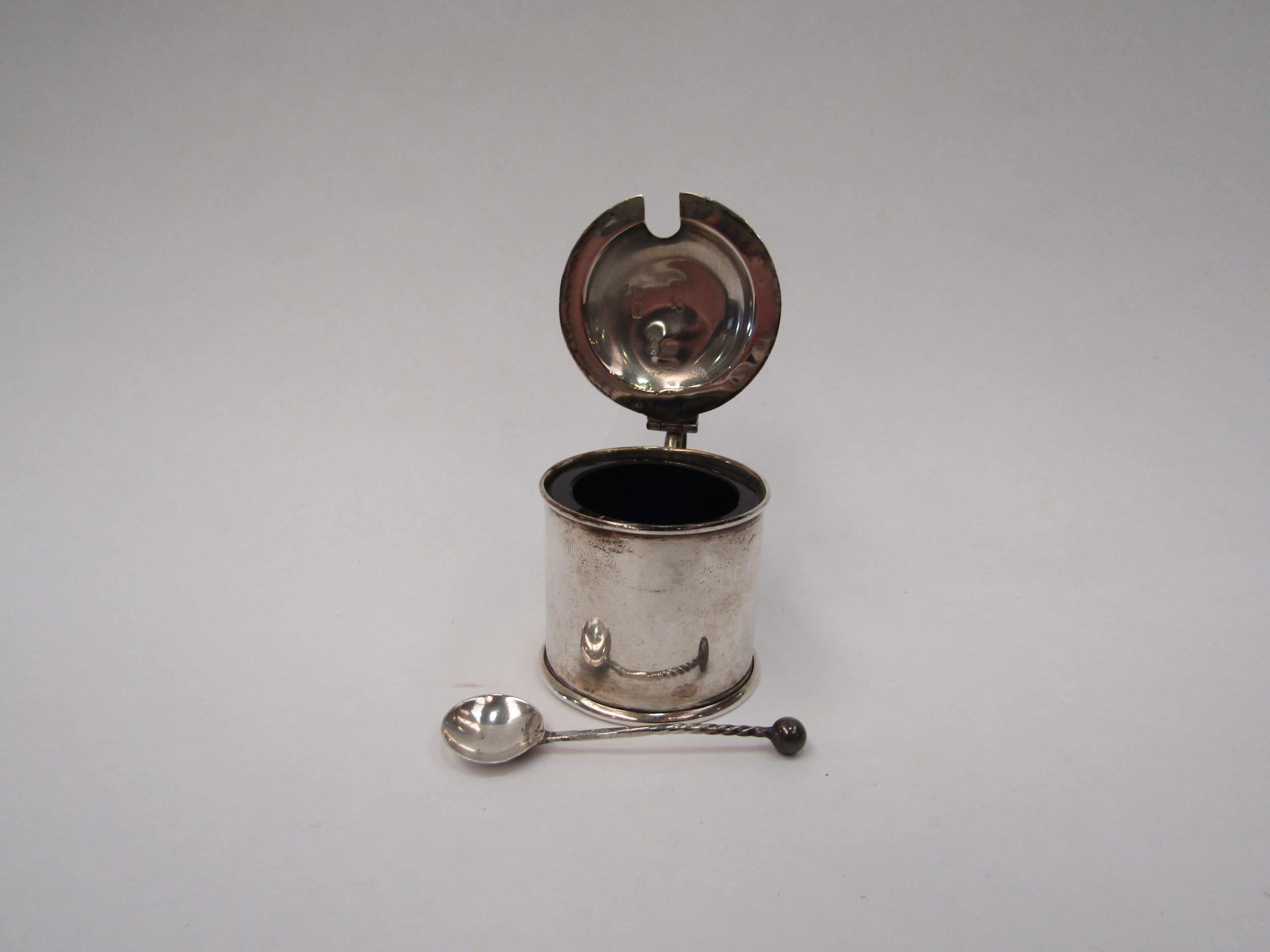 A silver mustard pot and spoon - Image 3 of 3