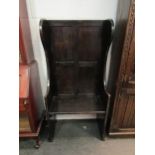 An early 20th Century oak small tavern settle with panelled backrest, 137cm high x 72cm wide x