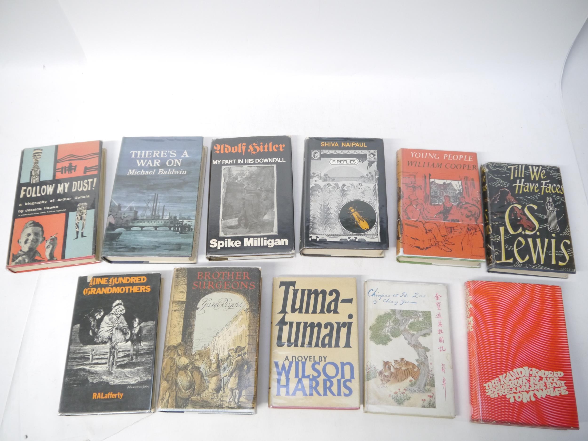 Eleven modern first editions etc, including Tom Wolfe: 'The Kandy-Kolored Tangerine-Flake Streamline - Image 2 of 3